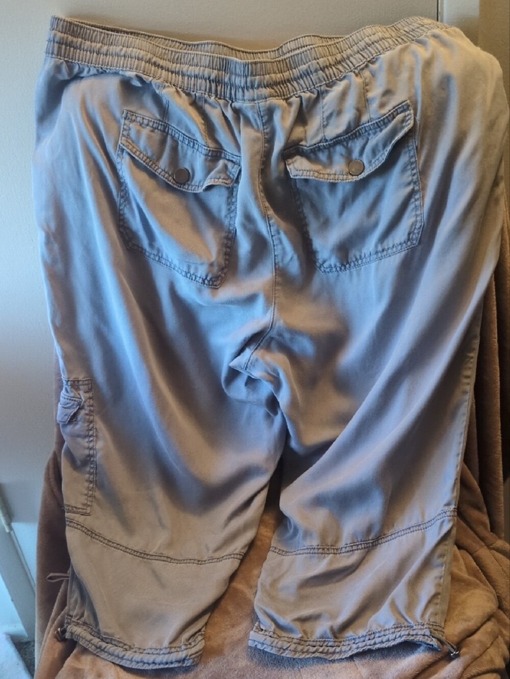 Lane Bryant 18/20 Capri Pants in Taupe - Picture 6 of 6
